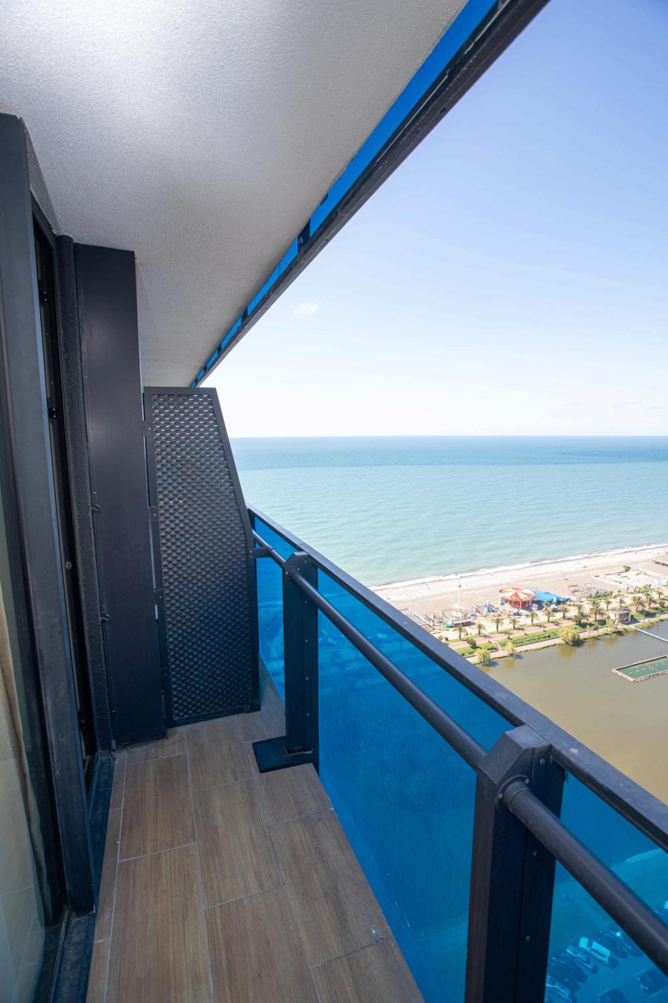 Luxsor & Gorgeous Sea Vlews Apartment บาทูมิ ภายนอก รูปภาพ